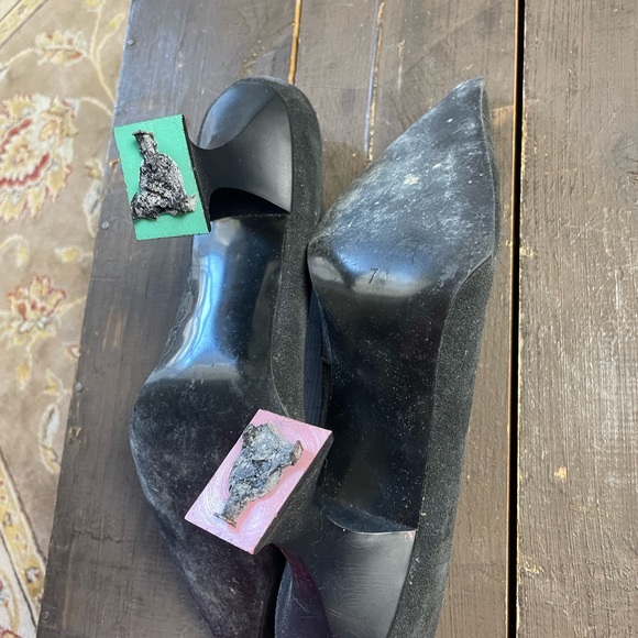 Vintage John Fluevog Dynamic black suede heels. - Picture 5 of 5